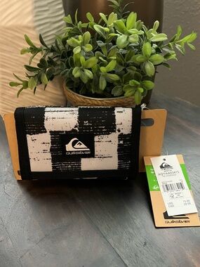 Quiksilver Black and White Patterned Trifold Wallet NWT